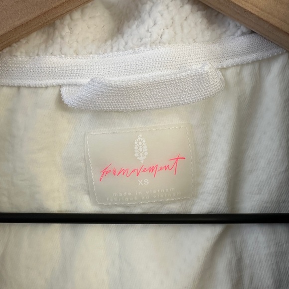 Free peoples searching for something parka - Picture 10 of 10